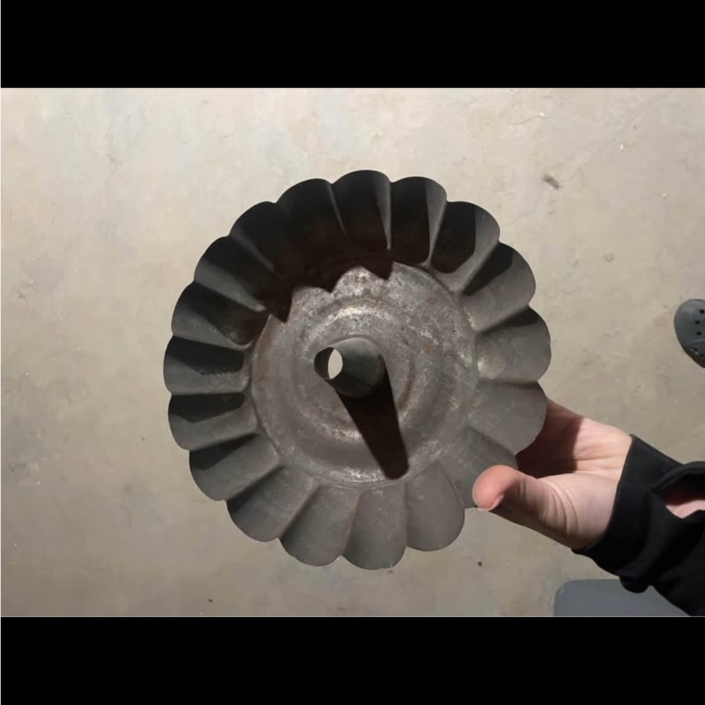 Bundt cake tin